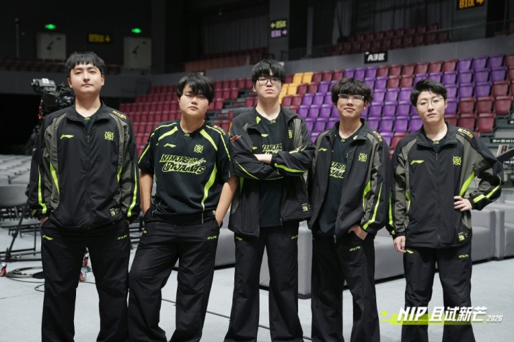战胜BLG后NIP发布五位选手合影：靠近了一点，梦就住在前面